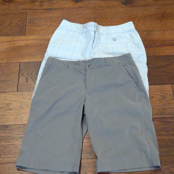 Bundle of two women's Columbia Size 10 Shorts - Picture 1 of 13